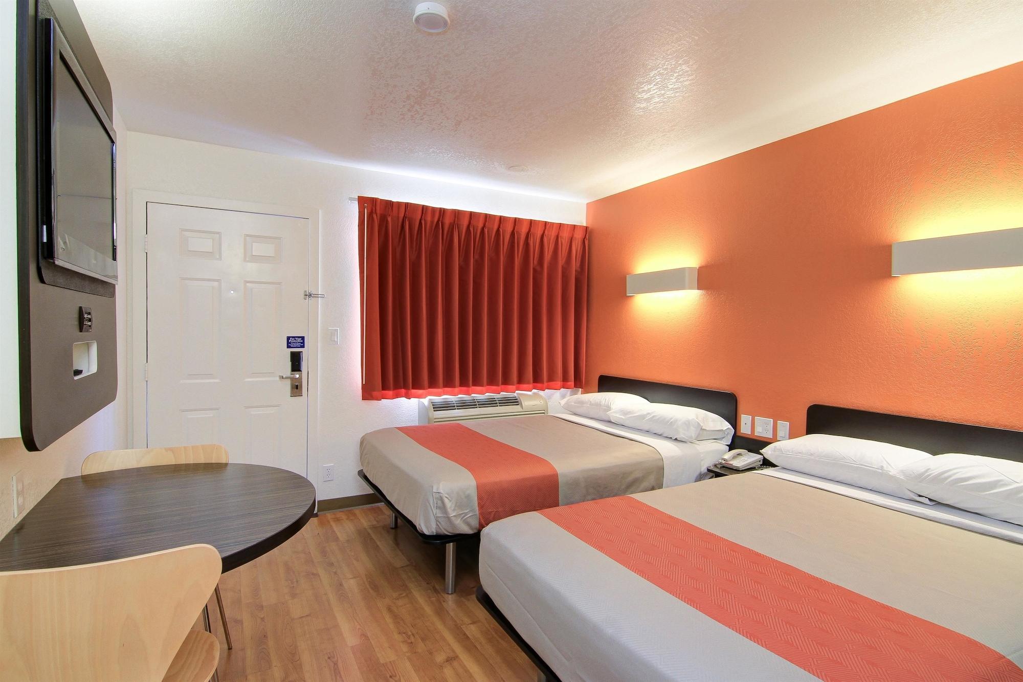 Motel 6 Old Town Scottsdale Fashion Square Exterior photo