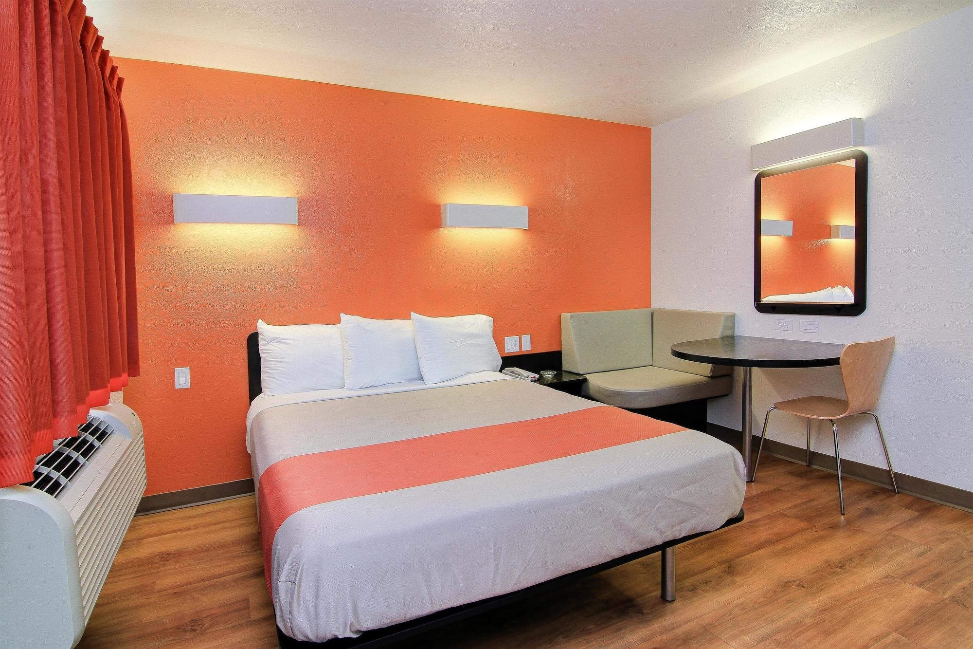 Motel 6 Old Town Scottsdale Fashion Square Exterior photo