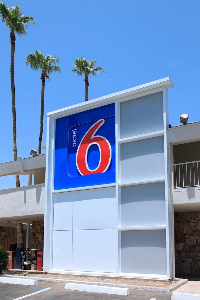 Motel 6 Old Town Scottsdale Fashion Square Exterior photo