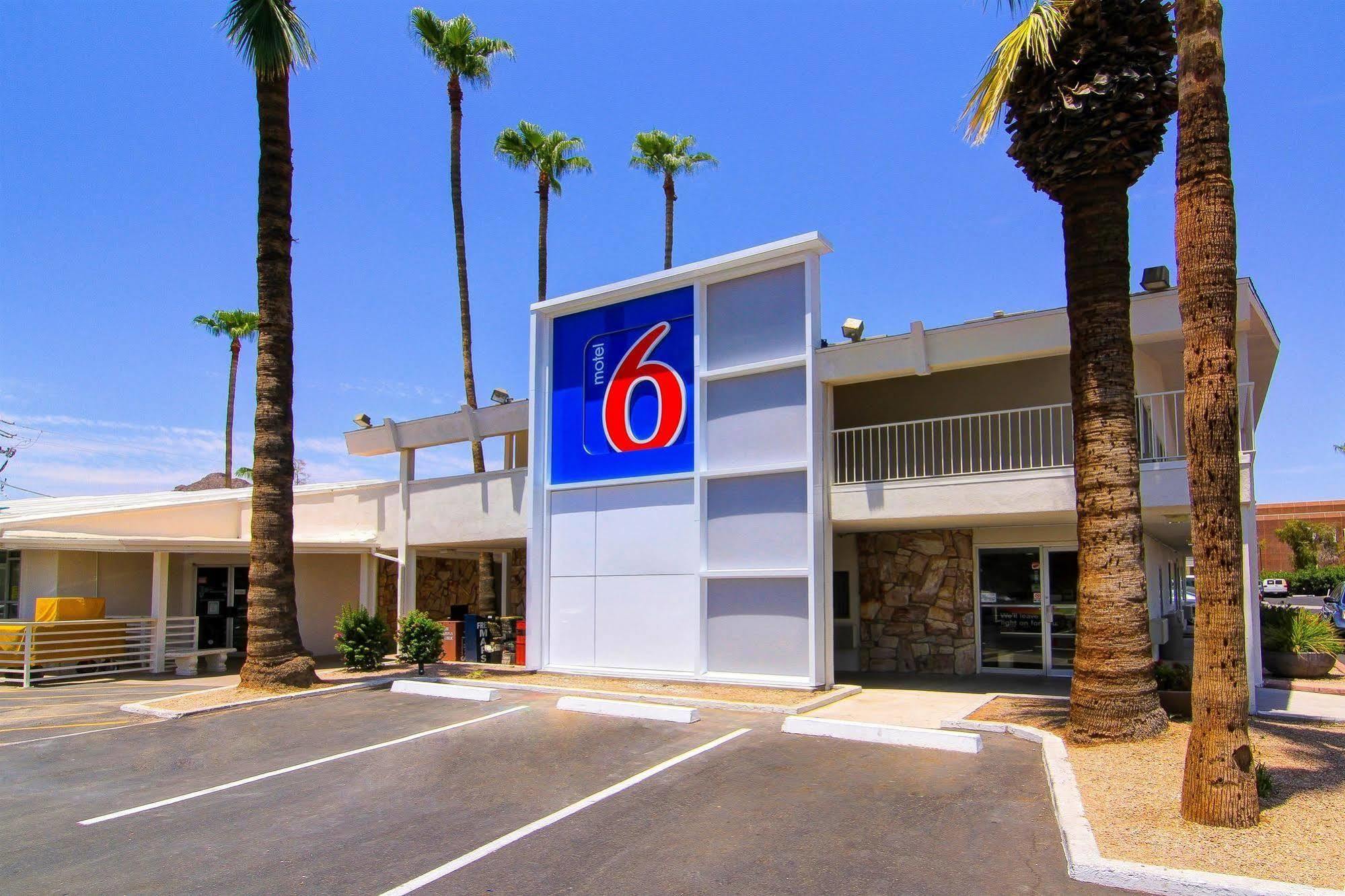 Motel 6 Old Town Scottsdale Fashion Square Exterior photo