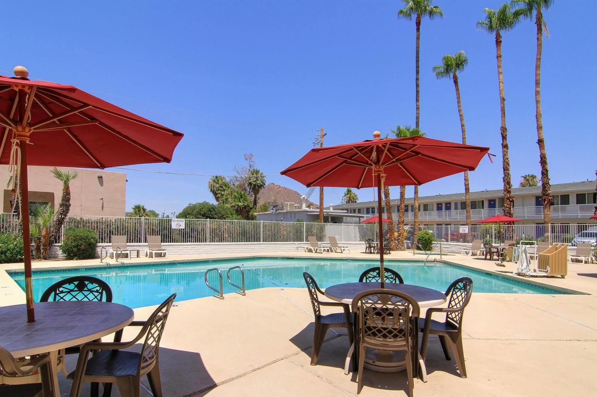 Motel 6 Old Town Scottsdale Fashion Square Exterior photo