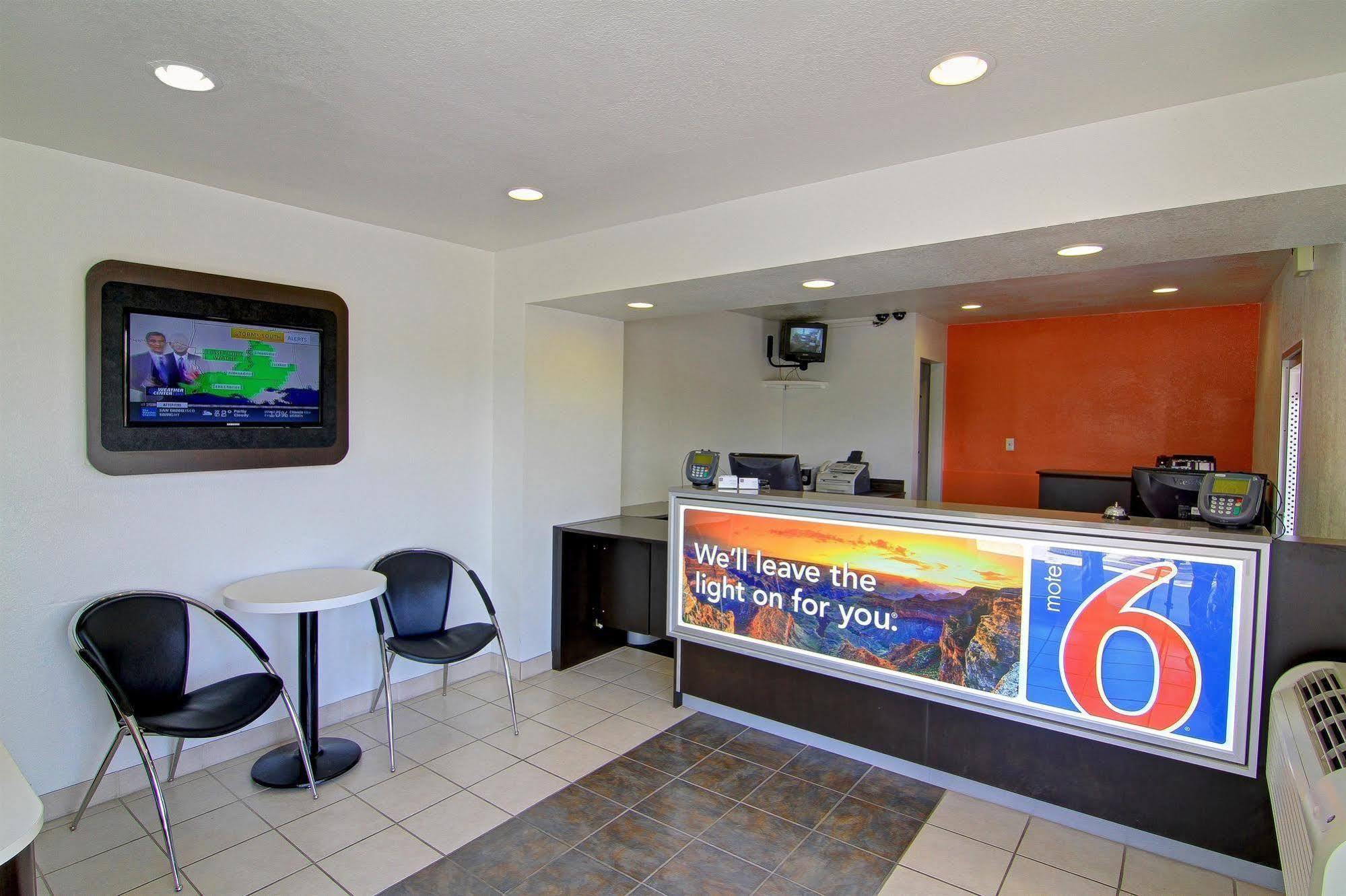 Motel 6 Old Town Scottsdale Fashion Square Exterior photo